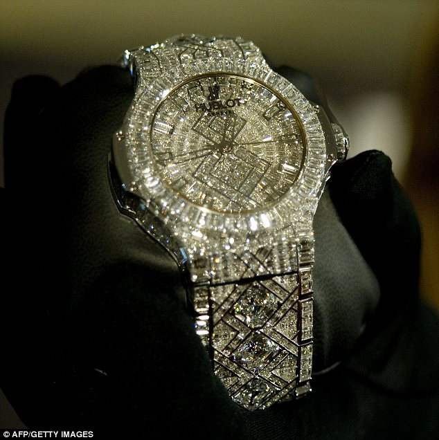 1292個のダイヤモンドがあしらわれた500万ドル(約4億円)の超高級腕時計がスイス時計メーカーのウブロから発売!!社長「これ以上の高級腕時計
